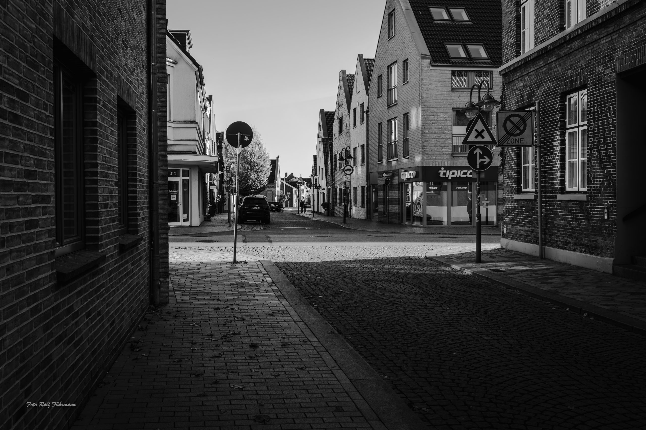 20241102-_S5A5204-Verbessert-RR-scaled Schwarzweiß und Farbe ... Licht und Schatten